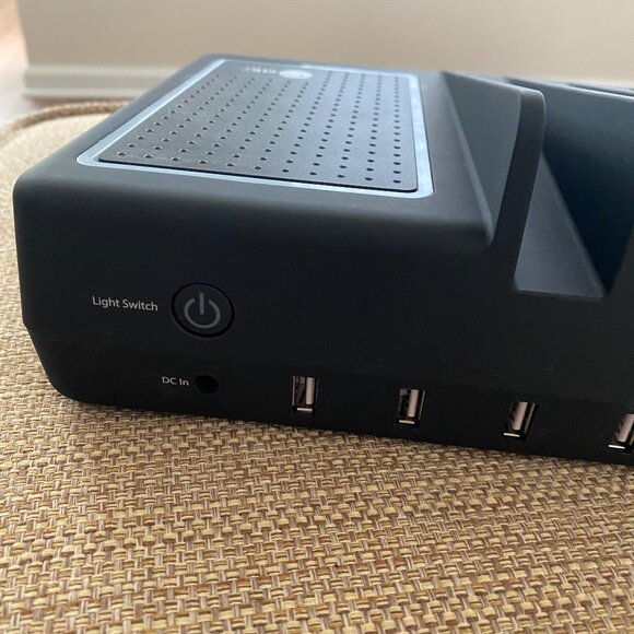 SIIG 10-Port USB Charging Station with Ambient Light Deck - Picture 3 of 8